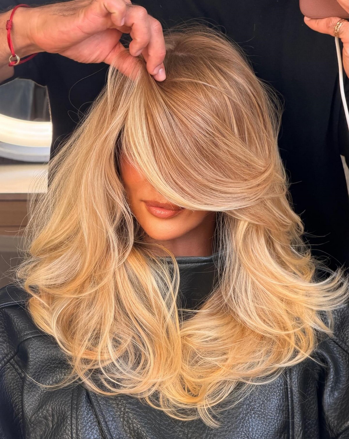 Sunrise Blonde з медовими відблисками та світлими пасмами біля обличчя