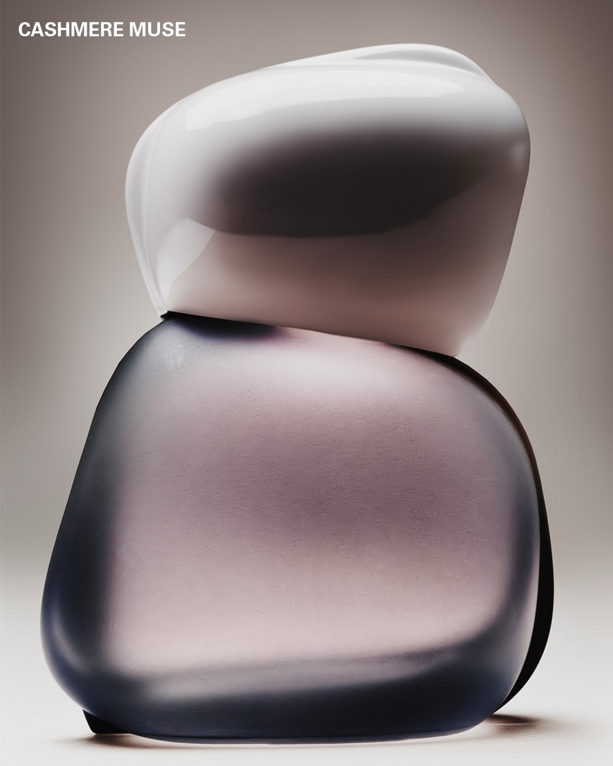 Парфуми Cashmere Muse у скульптурному сіро-рожевому флаконі