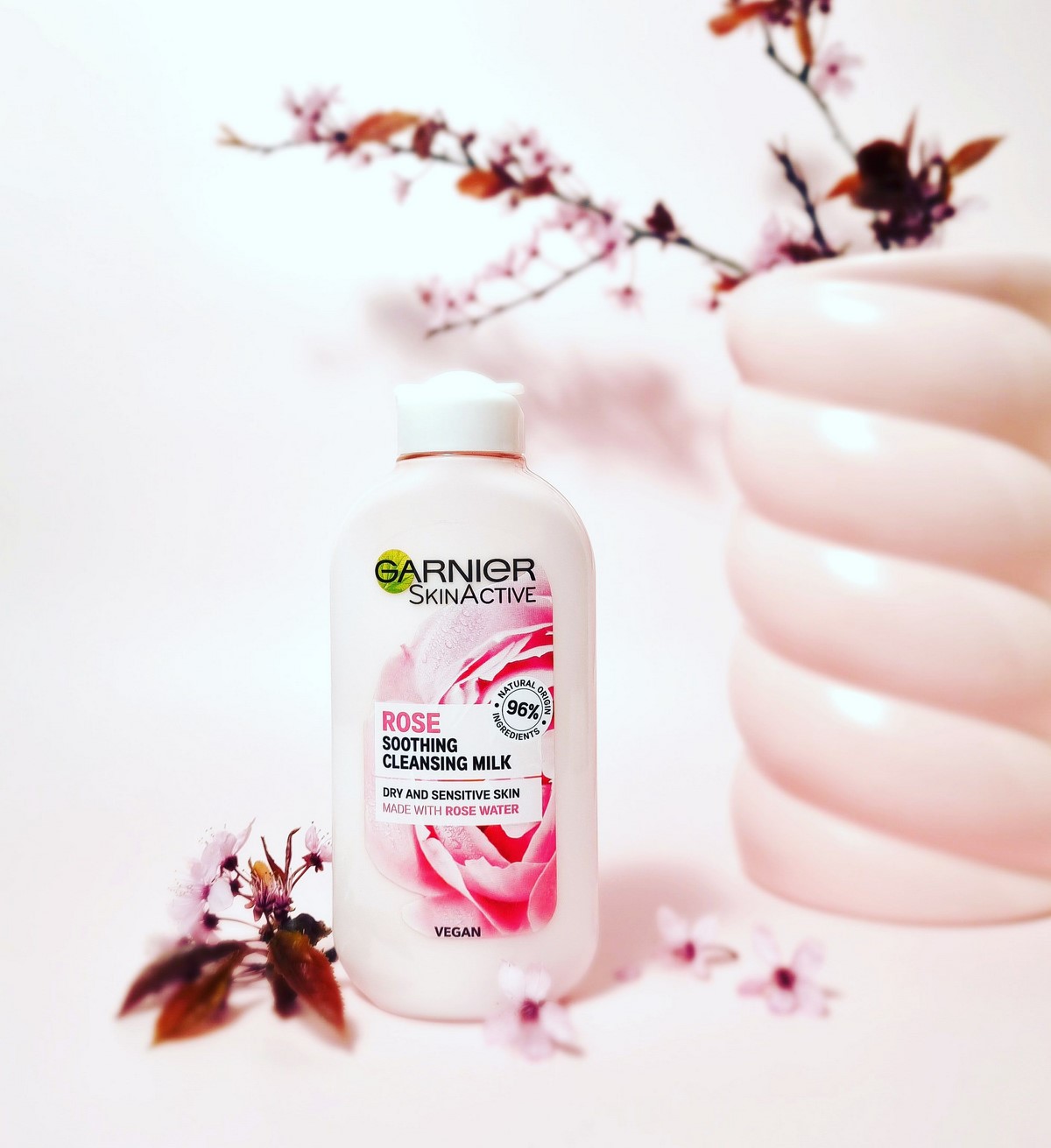 Очищувальне молочко Garnier SkinActive з трояндовою водою