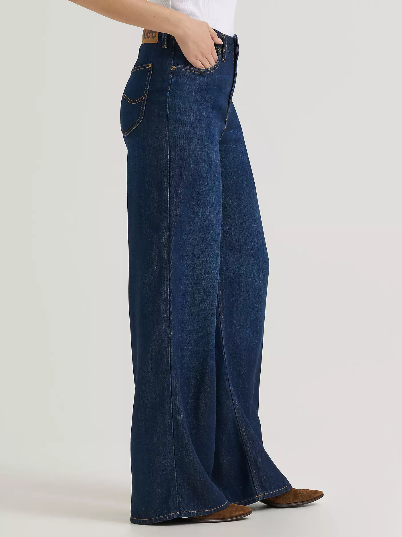 Темно-сині широкі джинси Lee LQD Denim у боковому ракурсі