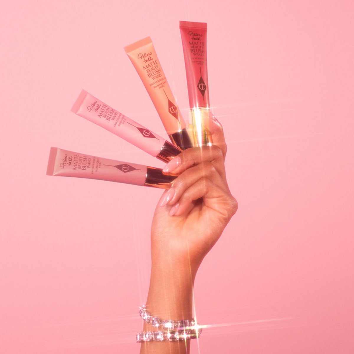 Рум’яна Charlotte Tilbury Matte Beauty Blush Wand у чотирьох відтінках