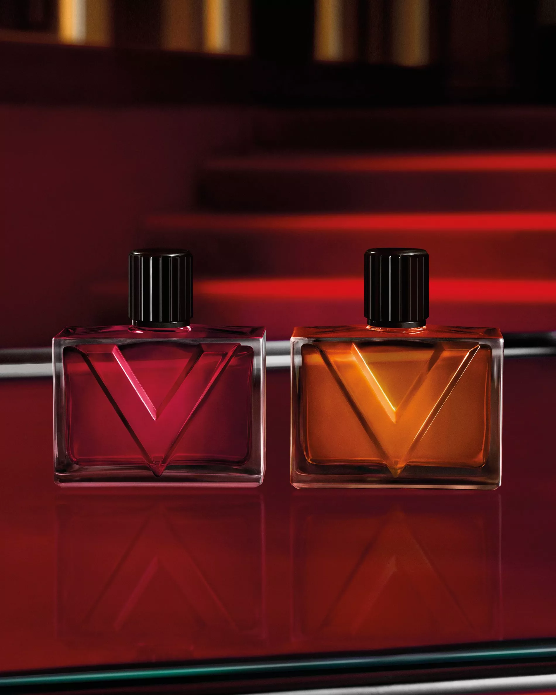 Флакони ароматів Valentino Vendetta Donna і Vendetta Uomo